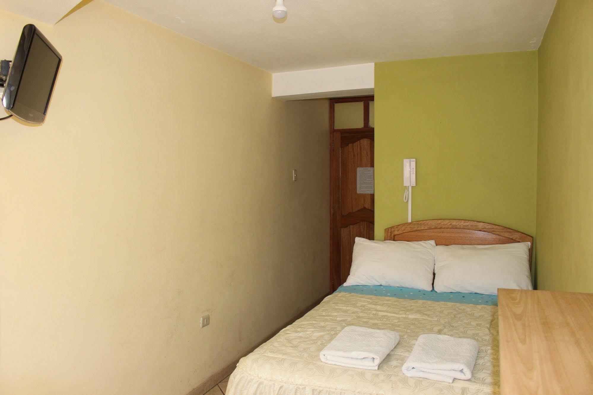 Posada De Percybal Lago Inn Puno Exterior photo